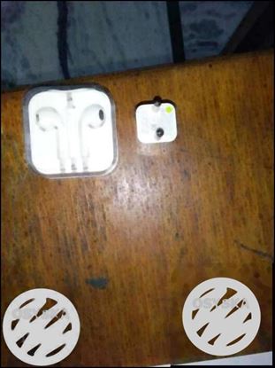 IPhone 7+ adapter or earphone new condition