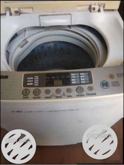 Top load LG fully automatic washing machine in