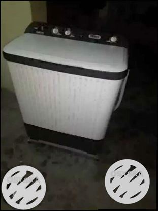 White And Black Twin-tub Washing Machine