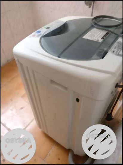 White Front-load Clothes Washer