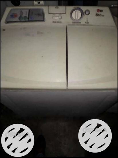 White Front-load Clothes Washer