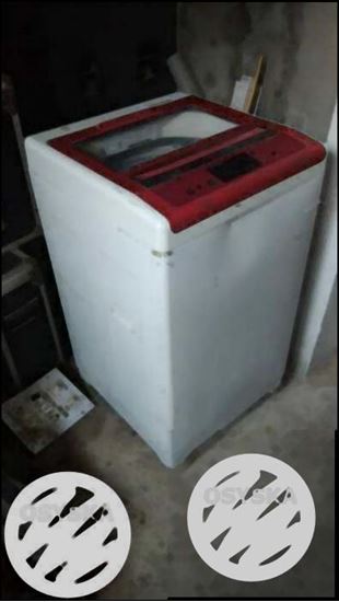 White Top-load Washing Machine