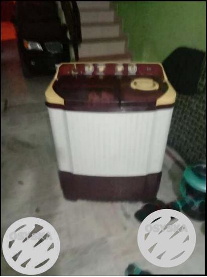 Maroon And White Twin-tub Clothes Washer And Dryer