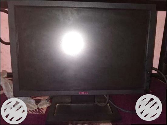 Dell 17 inch moniter in good condition. power