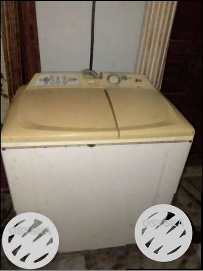 White Top-load Clothes Washer