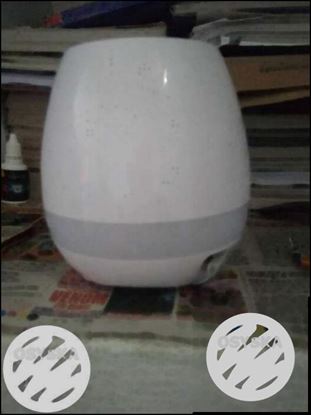 White Bluetooth speaker musical flower pot..