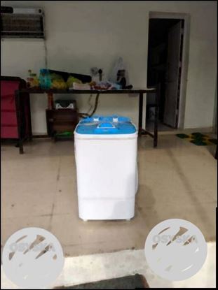Portable washing machine with spinner function