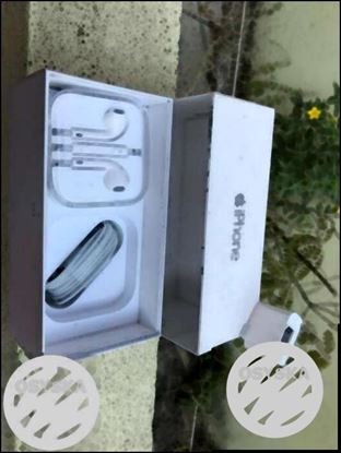 ApPlE i phone charger and earphones for salee